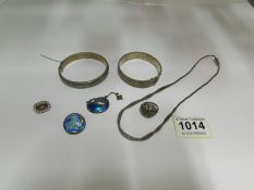 A mixed lot of jewellery including 2 sil