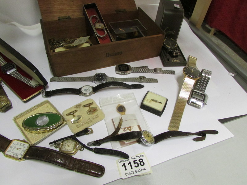 A mixed lot of watches and costume jewel - Image 2 of 3
