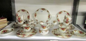 33 pieces of Royal Albert Old Country Ro