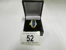 An 18ct gold ring setwith an oval pale b