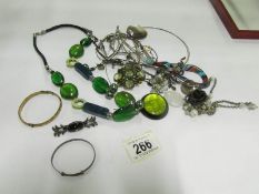 A mixed lot of good costume jewellery
