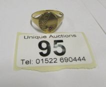 A Gentleman's 9ct gold signet ring set g