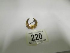 A 9ct gold crescent brooch