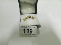 2 pairs of 9ct gold pearl earrings