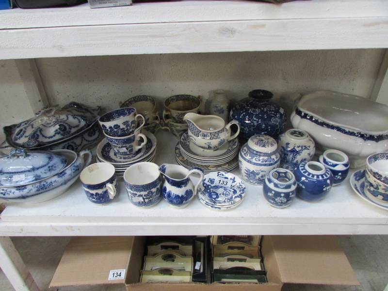 A mixed lot of blue and white, some a/f