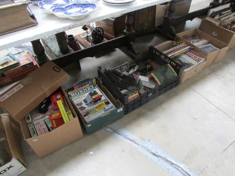 A mixed lot of model railway items inclu