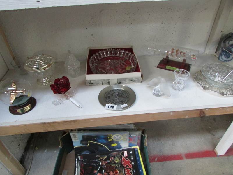 A mixed lot of glass ware etc