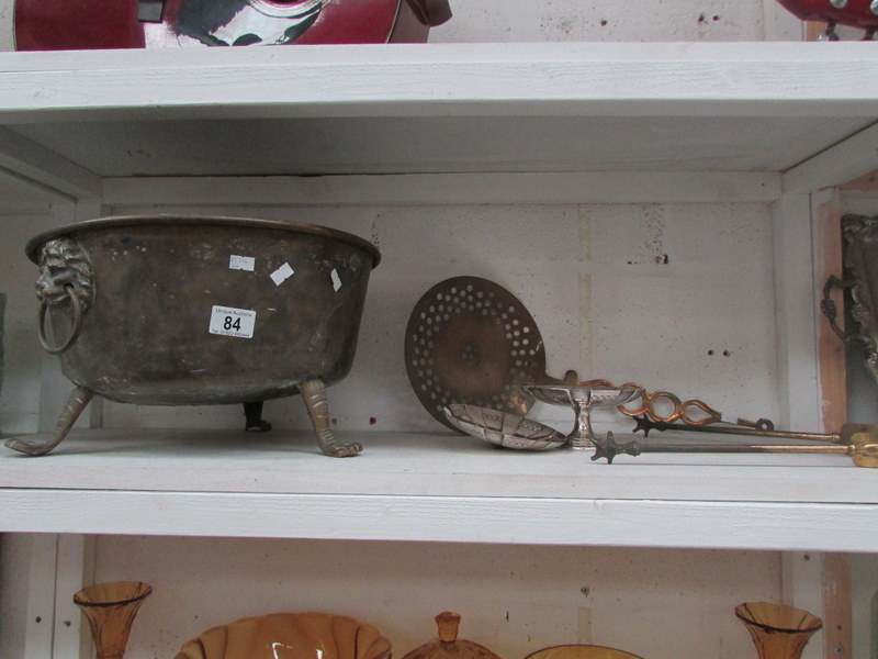 A brass coal pan with lion head handles - Image 2 of 2