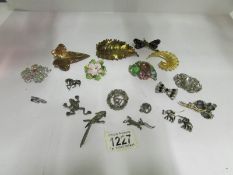A mixed lot of brooches including animal