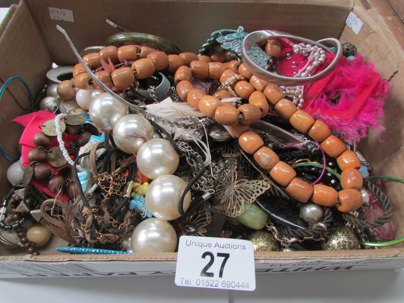 A mixed lot of costume jewellery