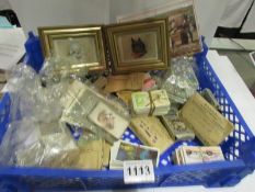A mixed lot of loose cigarette cards etc
