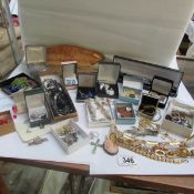 A mixed lot of costume jewellery