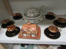 2 tureens,