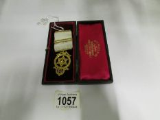 A 9ct gold Masonic jewel in case