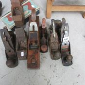 A quantity of vintage and other wood working planes