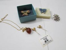 2 butterfly brooches,