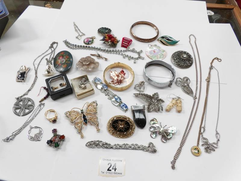 A mixed lot of jewellery including some silver