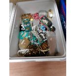 A mixed lot of costume jewellery