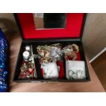 A mixed lot of costume jewellery