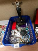 A mixed lot of costume jewellery