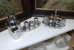 A mixed lot of silver plate including cruet,