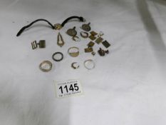 A mixed lot of silver jewellery,