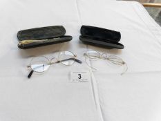 2 pairs of vintage specacles,