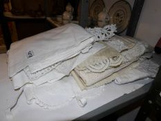 A quantity of linen and lace