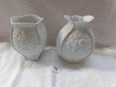 2 Kaiser porcelain vases