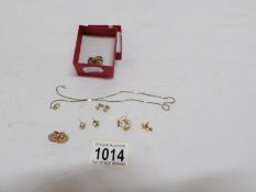 A quantity of gold earrings and an a/f gold chain