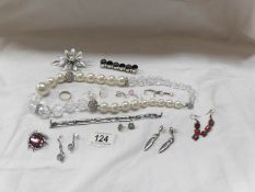 A mixed lot of costume jewellery