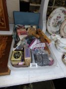 A mixed lot of sewing items