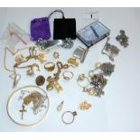 A quantity of mixed costume jewellery