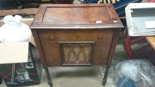 A 'Celebrity' gramaphone in oak cabinet