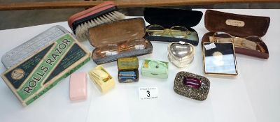 A quantity of old razors including Rolls & miniature examples etc.