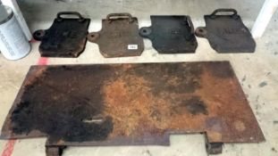 4 LNER railway weights & a large engine fire plate