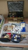 A mixed lot of jewellery