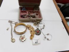 A mixed lot of costume jewellery