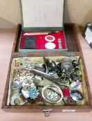 A mixed lot of costume jewellery