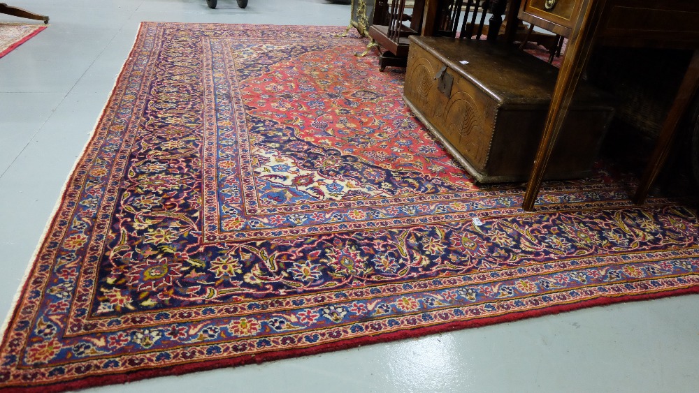 Persian Kashan Floor Rug, very good quality, hand woven, red round with central medallion and