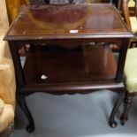 Edw. Mahogany 2-tier Side Table, the top featuring a raised moulded border, over a stretcher