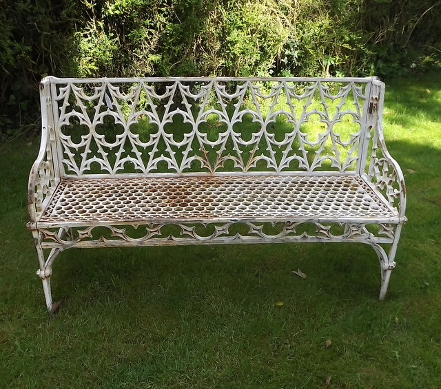 Decorative honey comb three seater cast