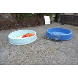 Child's paddle pool mould.