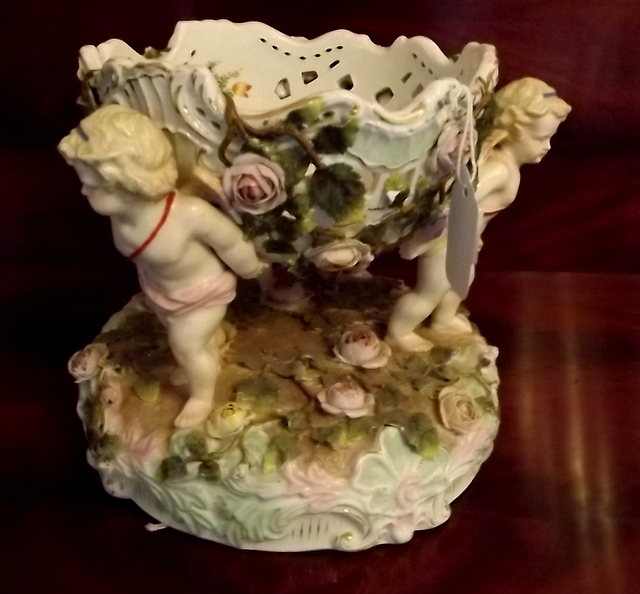 Ceramic centre bowl decorated with cheru