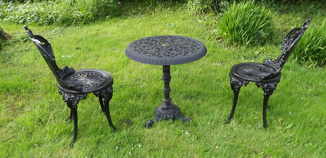 Decorative three piece cast iron garden