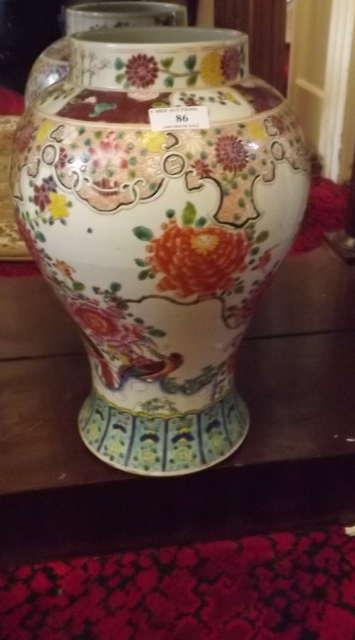 Victorian Chinese ceramic vase with prof
