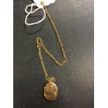 9ct. Gold locket with gold chain. 7 gram