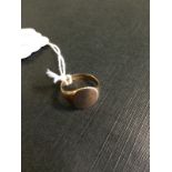 9ct. Gold gent's signet ring. Size Q.  5
