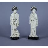 Coppia di sculture in avorio raff. "GEISHE". Basi in legno. Giappone. XX secolo. Mis. Alt. cm. 18