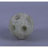 Sfera multipla concentrica in giada verde. Cina. Inizi XX secolo. Mis. Diam. cm. 7.3 ca.